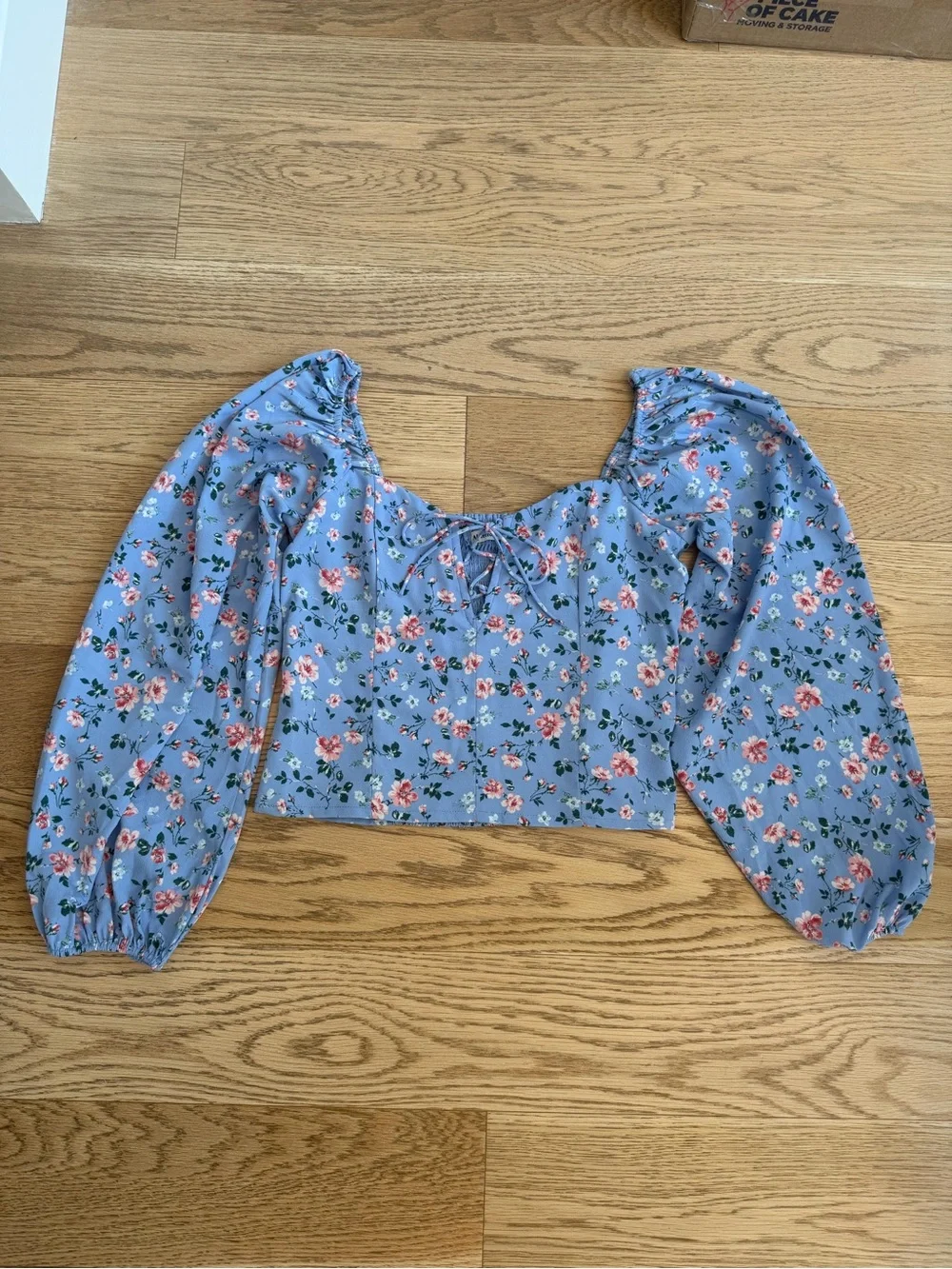 Abercrombie & Fitch Puff Sleeve Lace-Up Sweetheart Blouse in Light Blue Floral